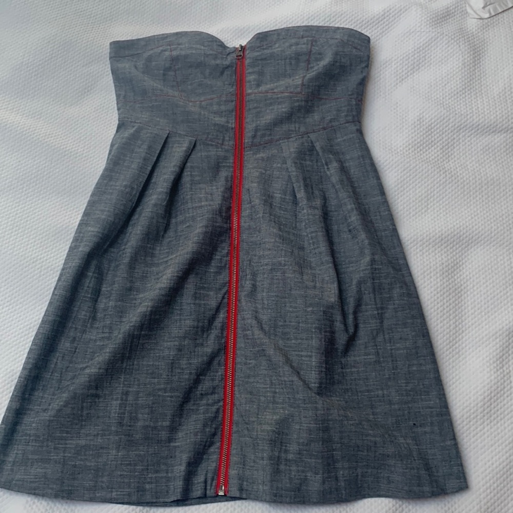 Cute strapless grey dress with front zipper